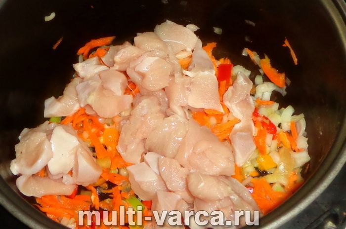 Булгур з овочами та куркою в мультиварці