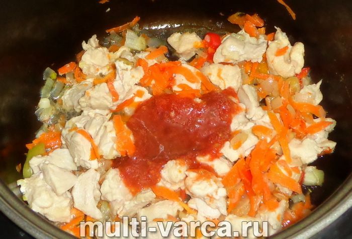 Булгур з овочами та куркою в мультиварці