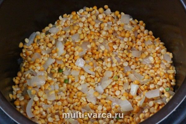 Горохова каша з цибулею в мультиварці