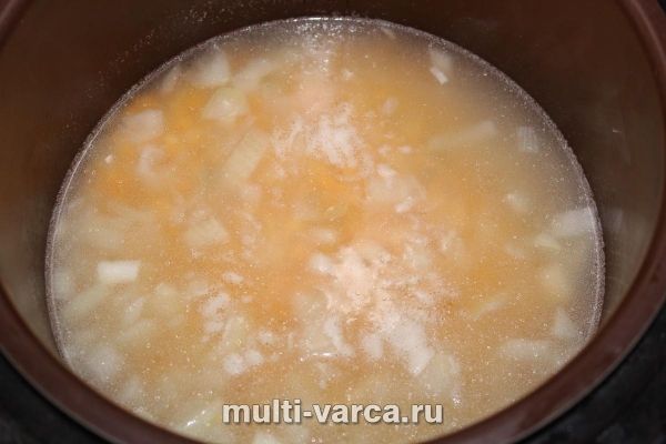 Горохова каша з цибулею в мультиварці