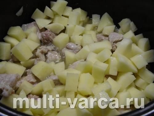Грецьке рагу - стіфадо зі свинини, картоплі, квасолі та шпинату