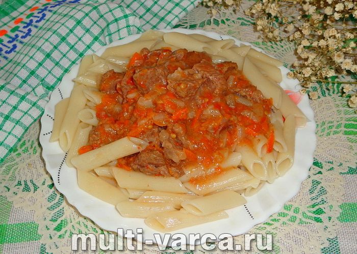 Гуляш із телятини в мультиварці з соусом