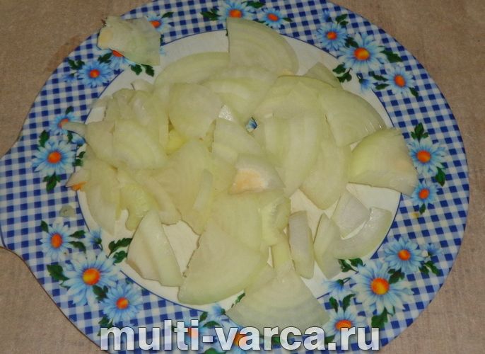 Гуляш із телятини в мультиварці з соусом