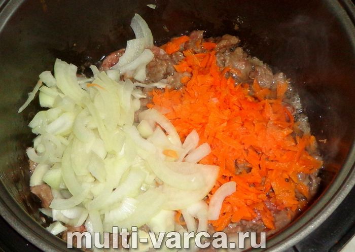 Гуляш із телятини в мультиварці з соусом