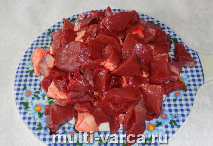 Гуляш зі свинячого серця в мультиварці