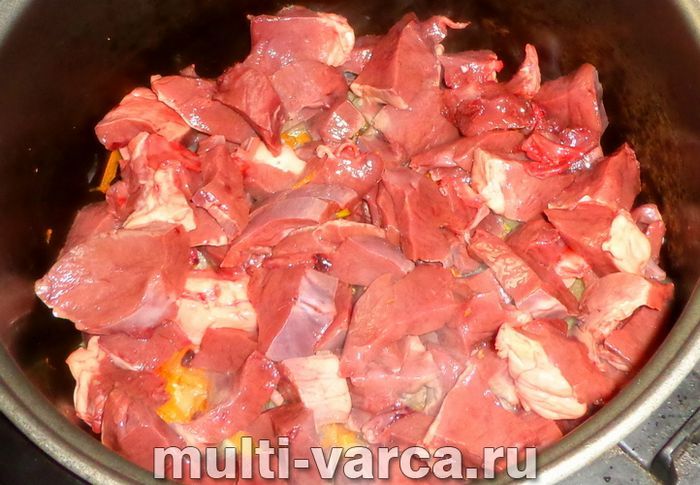 Гуляш зі свинячого серця в мультиварці