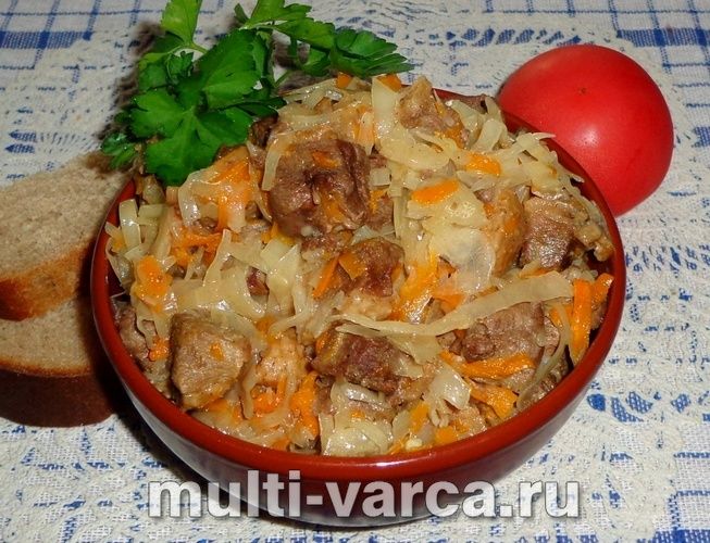Гуска з капустою в мультиварці