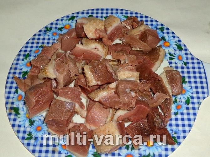 Гуска з капустою в мультиварці