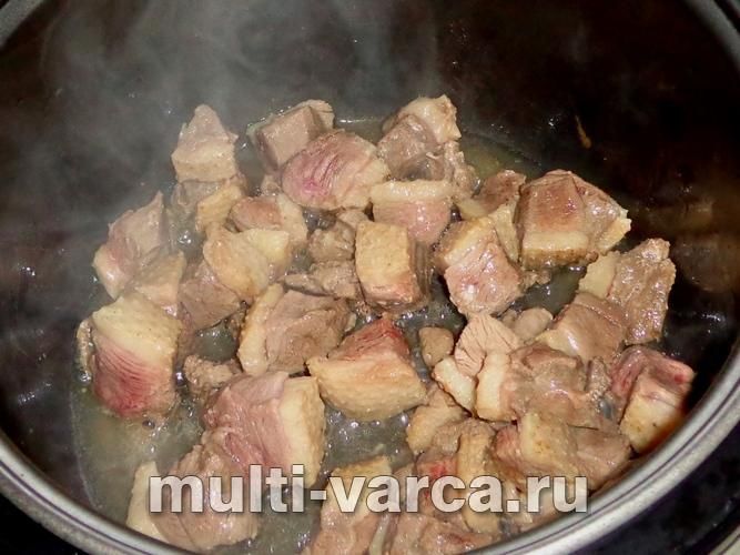 Гуска з капустою в мультиварці