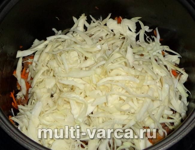 Гуска з капустою в мультиварці