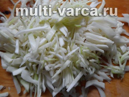 Капуста, тушкована з грибами та чорносливом