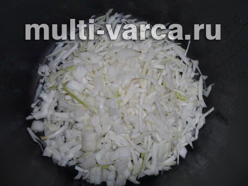 Капуста, тушкована з грибами та чорносливом