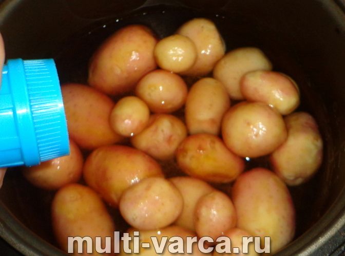 Картопля з кропом у мультиварці
