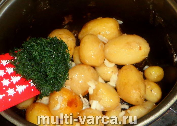 Картопля з кропом у мультиварці