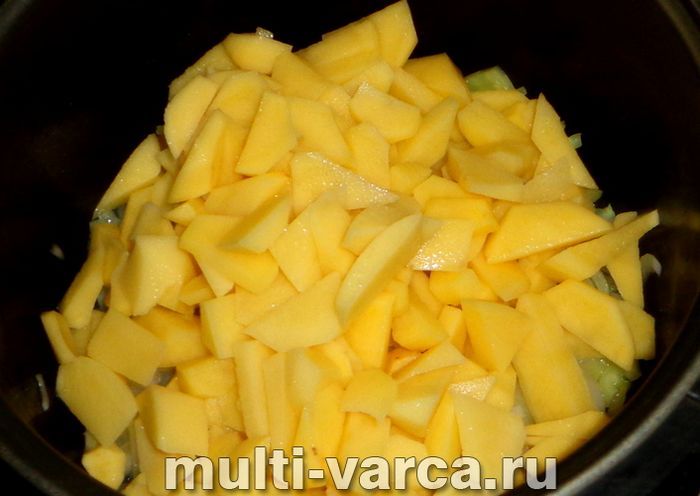 Картопля з перцем у мультиварці