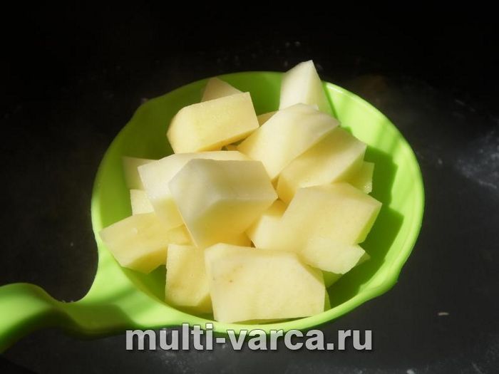 Картопляний суп із китайською капустою