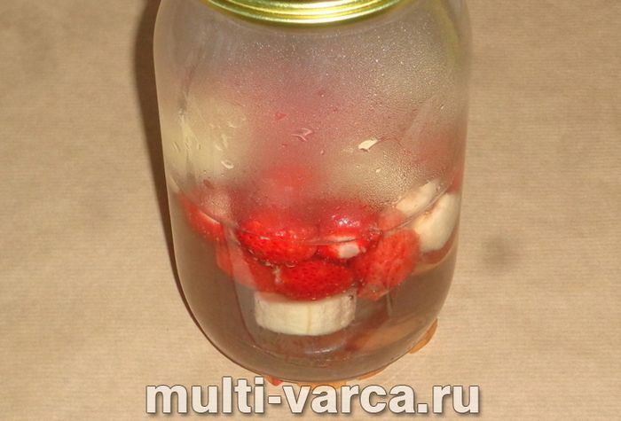 Компот із полуниці та банана