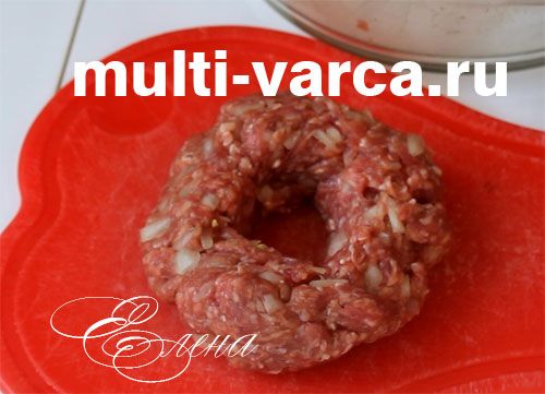 Котлети з фаршу з яйцем зверху в мультиварці