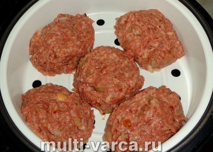 Котлети з індички на пару в мультиварці