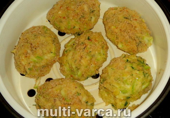 Котлети з кабачків на пару