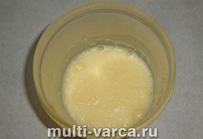 Коврижка на кефірі в мультиварці