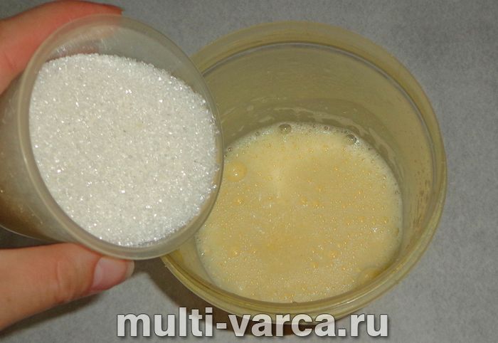 Коврижка на кефірі в мультиварці