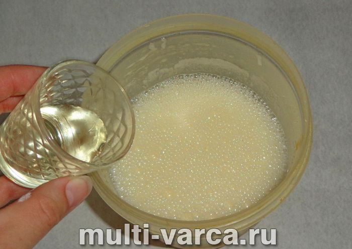 Коврижка на кефірі в мультиварці