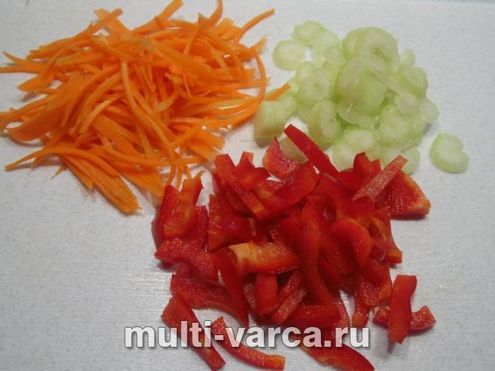 Курячий суп з овочами та квасолею
