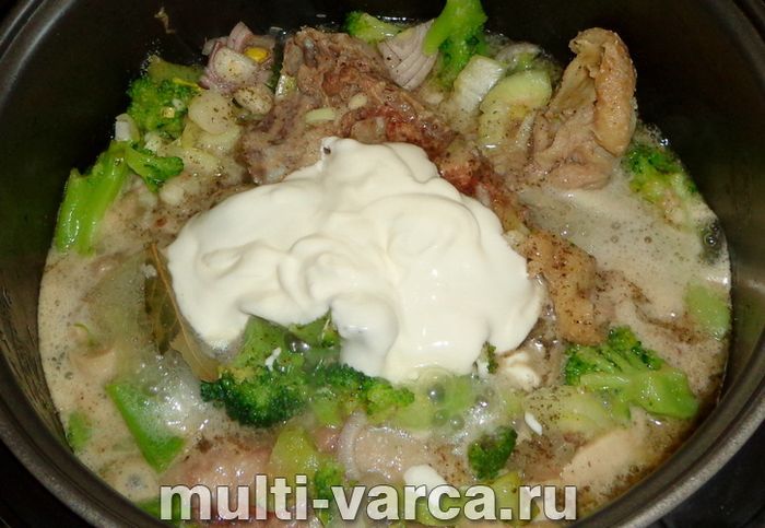 Курка з броколі в мультиварці