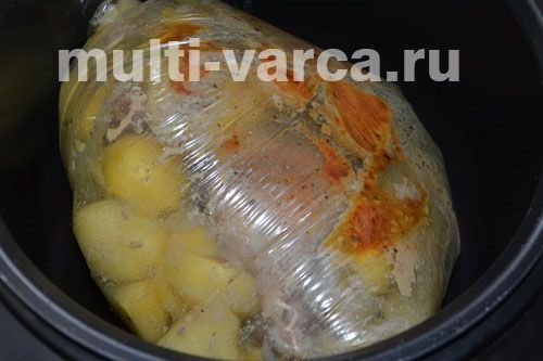 Курка з картоплею в рукаві