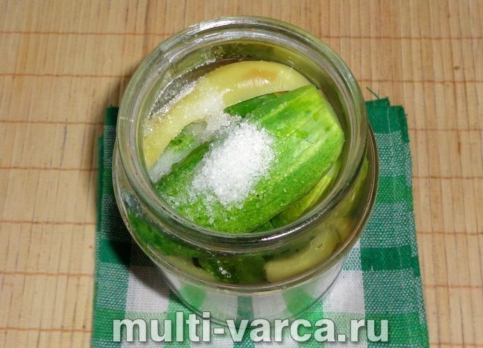 Мариновані огірки із солодким перцем на зиму