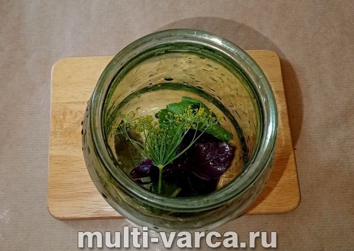 Огірки з базиліком на зиму