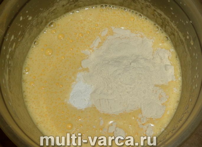 Пиріг із яблучним варенням