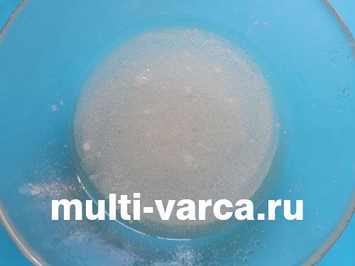 Пісний кекс з імбиром і вишнею в мультиварці
