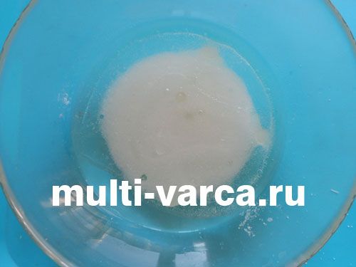Пісний кекс з імбиром і вишнею в мультиварці