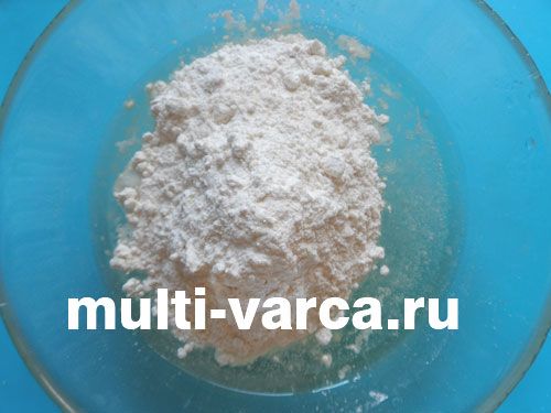 Пісний кекс з імбиром і вишнею в мультиварці