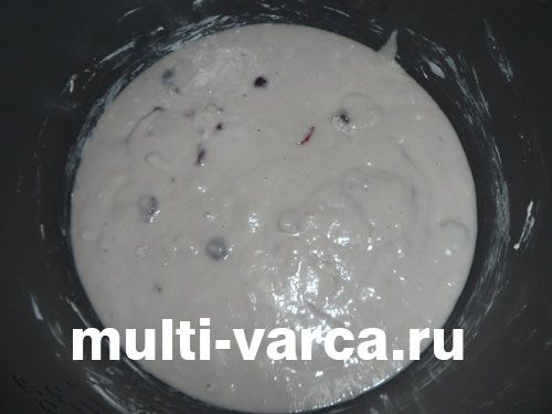Пісний кекс з імбиром і вишнею в мультиварці