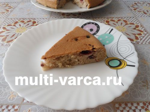 Пісний кекс з імбиром і вишнею в мультиварці