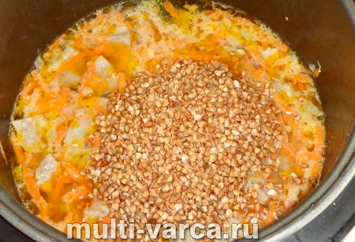 Плов із гречки з м'ясом у мультиварці