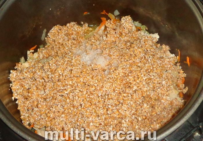Пшенична каша з куркою в мультиварці