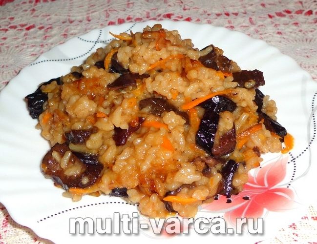 Рис із чорносливом у мультиварці