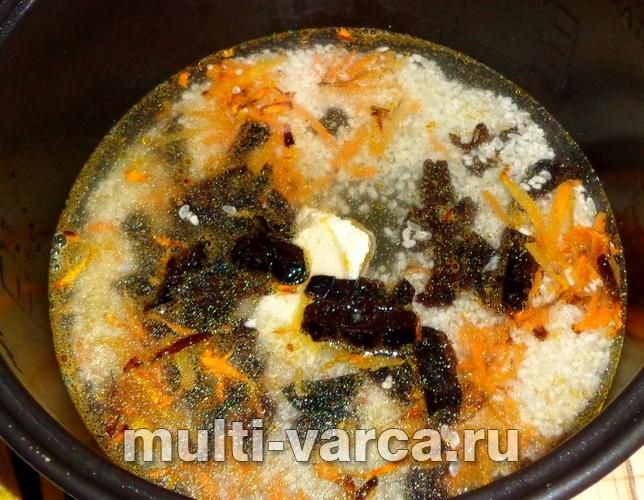 Рис із чорносливом у мультиварці
