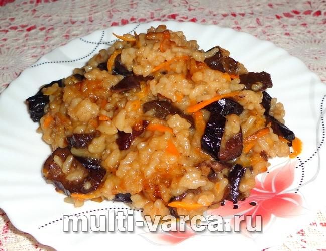 Рис із чорносливом у мультиварці
