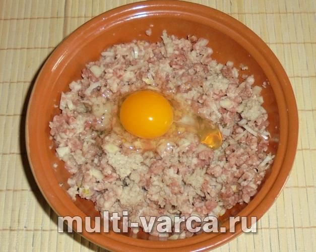 Рис із котлетами в мультиварці