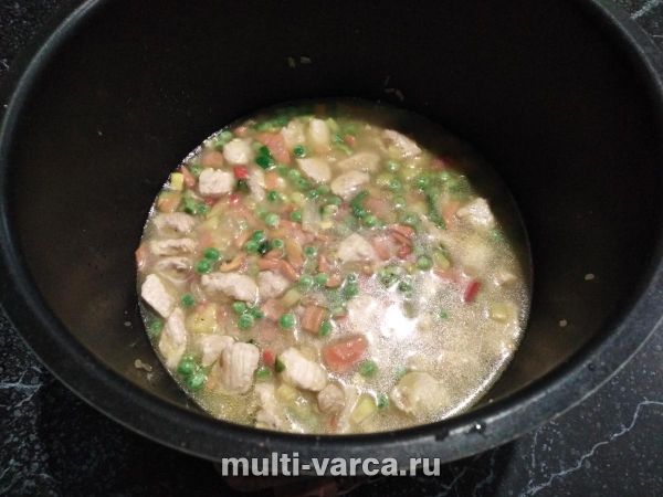Рис з овочами та індичкою в мультиварці