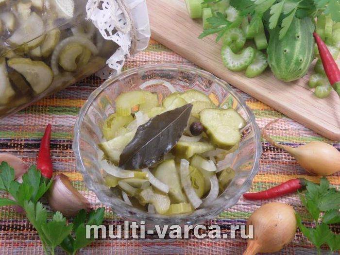 Салат з огірків і селери на зиму