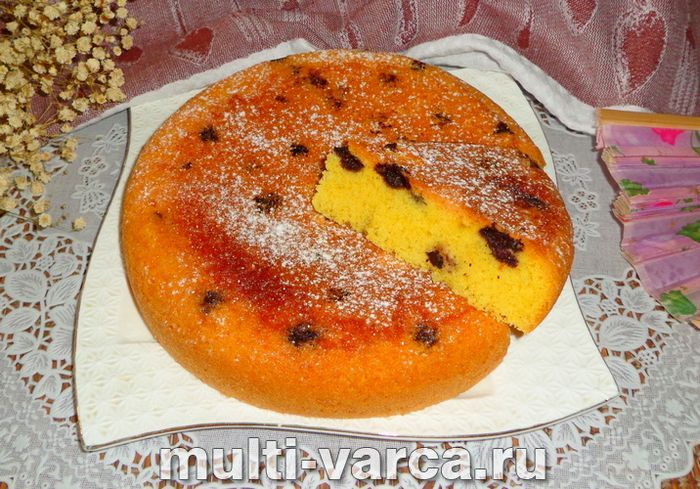 Шарлотка з чорницею в мультиварці