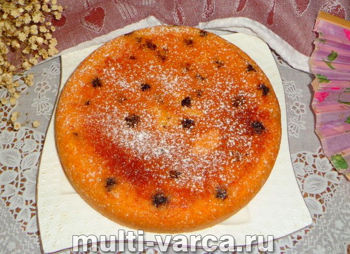 Шарлотка з чорницею в мультиварці