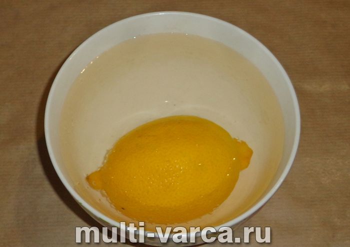 Шарлотка з лимоном у мультиварці