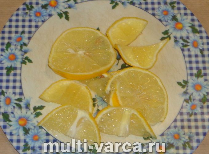 Шарлотка з лимоном у мультиварці